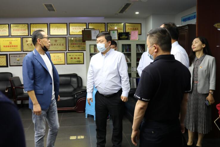 ���Ÿ����ʶӸ����ӹ�˾�����쵼����