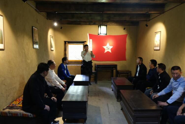 20216221445103075 沉温红色汗青 传承奋斗心灵