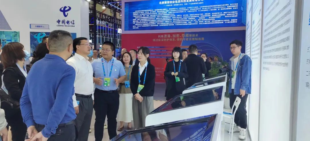 70a97c0c-0e18-44c1-858c-40a8ca34243a 信产公司: 聚焦”三个一 推动主题教育走深走实