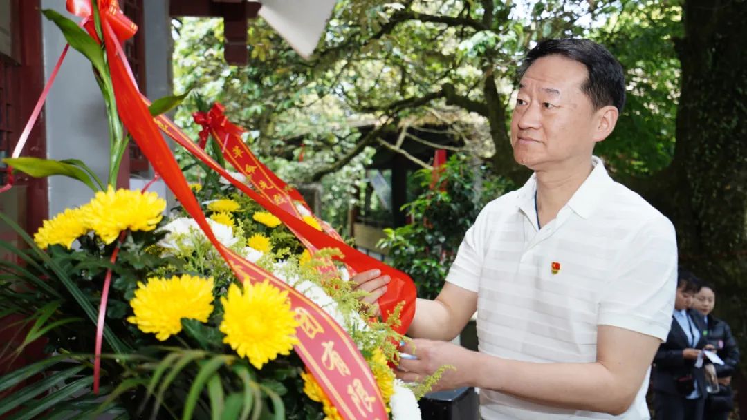 cee74bec-f7bf-4bf0-a0b7-2a824a57cc00 cee74bec-f7bf-4bf0-a0b7-2a824a57cc00