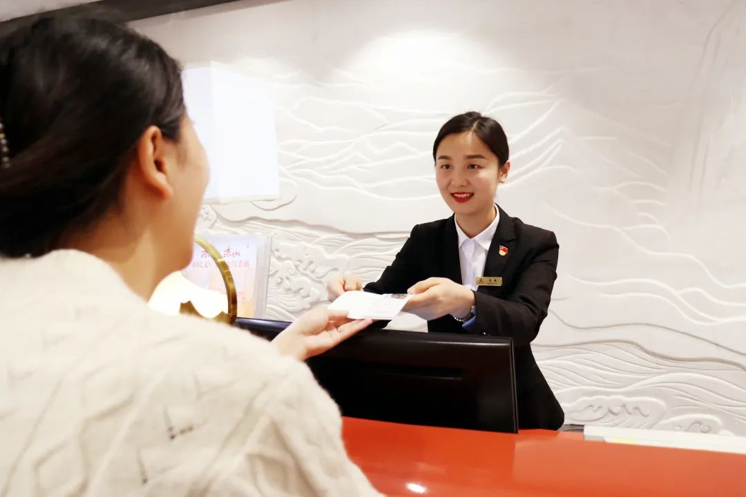 28ad9b8f-b2c9-4864-bfb6-3425eb6f78f7 安逸酒店集团:学思想强觉性以主题教育促高质量发展