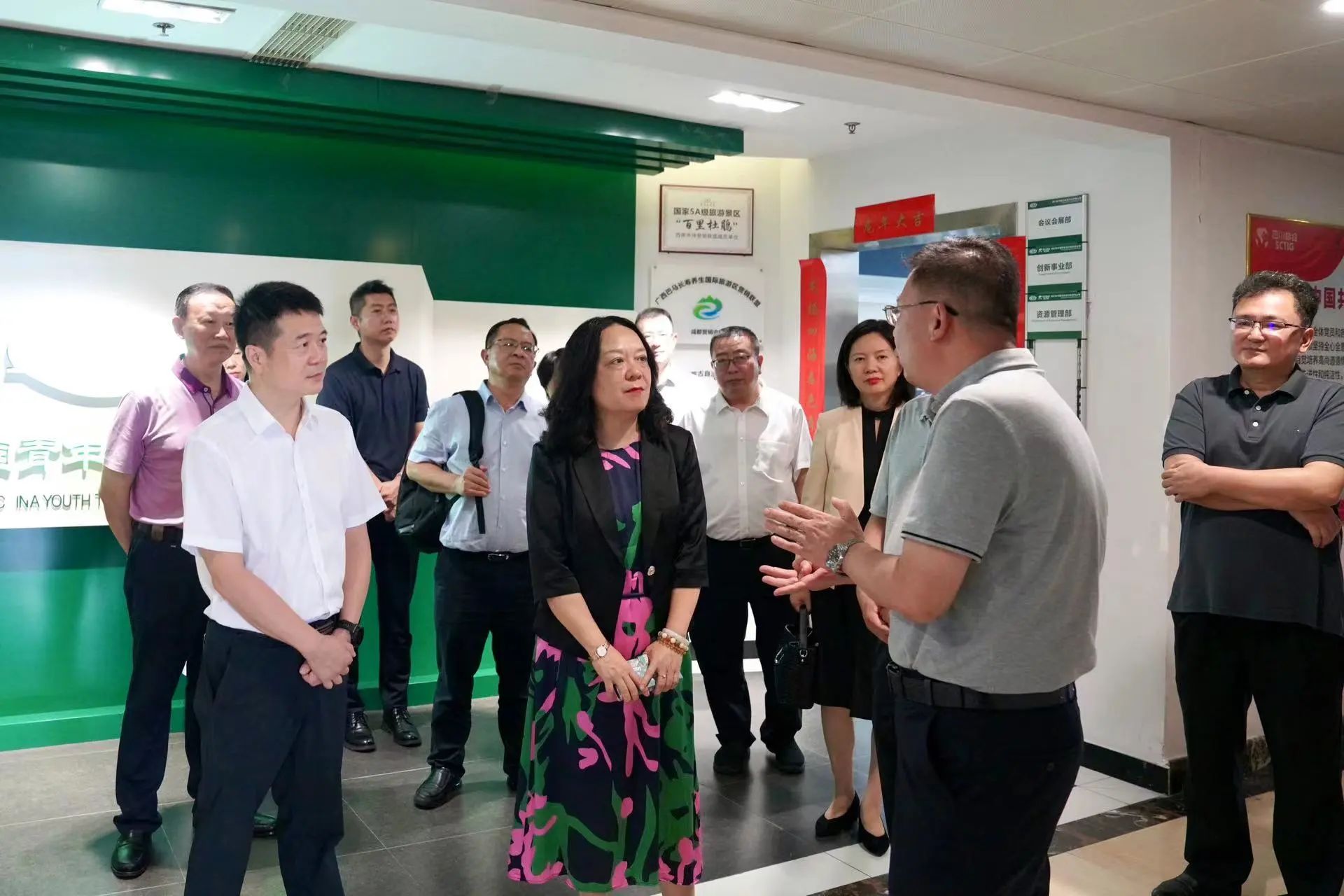 ʡί������������һ�и�ʡbevictorΰ�¼��ŵ����쵼����