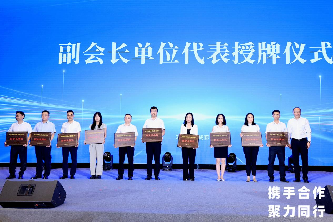 f41041ad-c3cc-4024-89de-1ba44b78b5ea